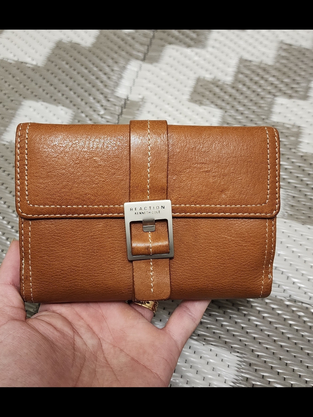 Y2K Kenneth Cole Reaction Tan Leather Wallet